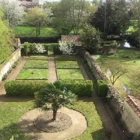 Les Jardins De La Seugne Apartment Жонзак Екстериор снимка