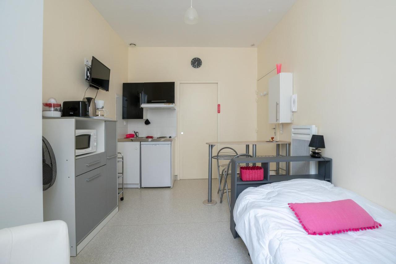 Les Jardins De La Seugne Apartment Жонзак Екстериор снимка