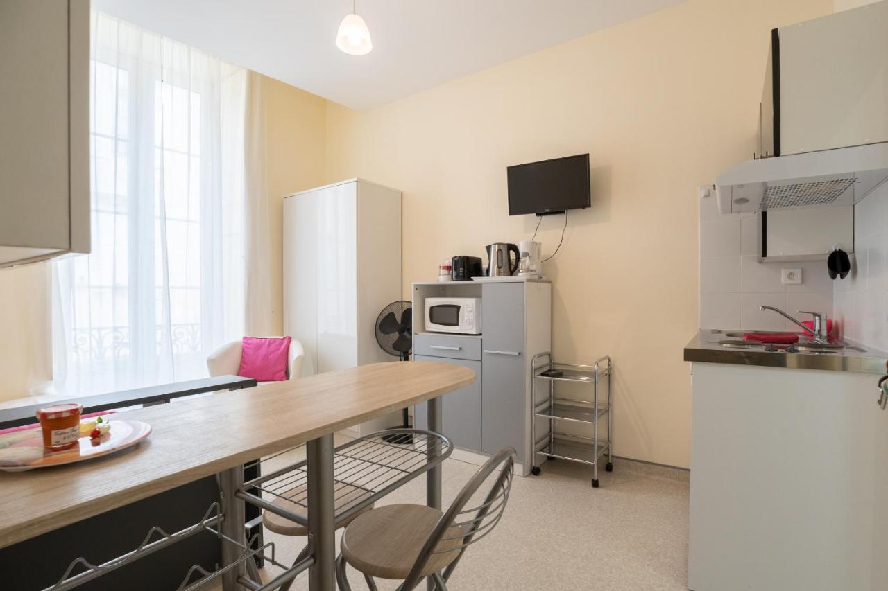 Les Jardins De La Seugne Apartment Жонзак Екстериор снимка