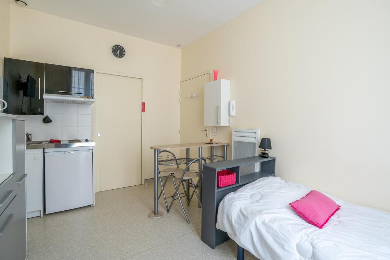 Les Jardins De La Seugne Apartment Жонзак Екстериор снимка