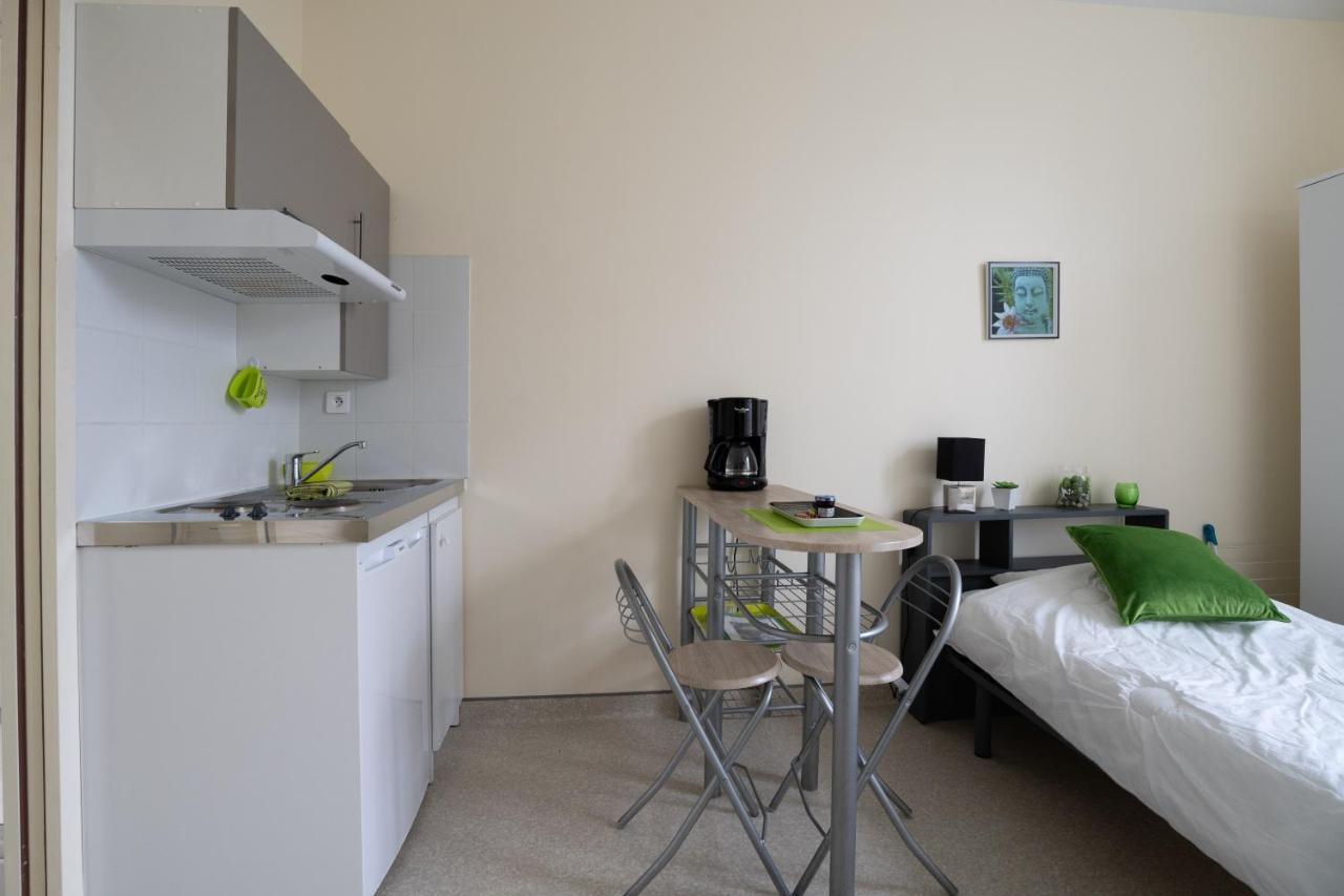 Les Jardins De La Seugne Apartment Жонзак Екстериор снимка