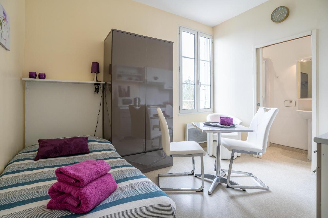 Les Jardins De La Seugne Apartment Жонзак Екстериор снимка